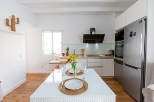 Apartamento exclusivo | Zona de estar | Una televisión, Netflix, servicios de streaming