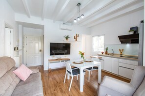 Departamento exclusivo | Área de sala de estar | Televisión, Netflix y servicios de streaming 