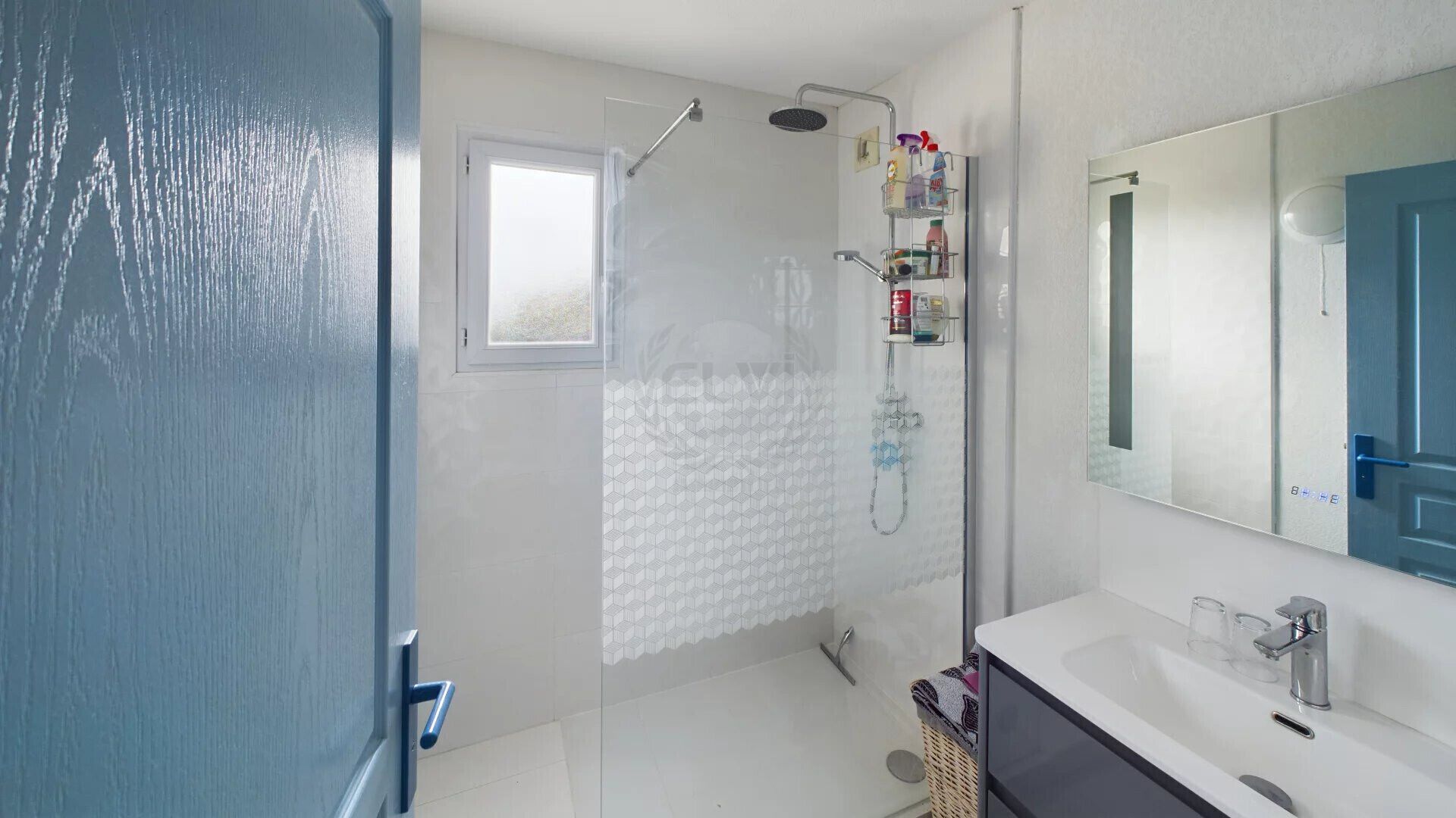 Douche, sèche-cheveux