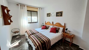 1 bedroom, iron/ironing board, WiFi (free), bed sheets - Apartamento Junto al mar en Almuñécar, Recien Renovado y Equipado Para 4 pax (Almuñecar)