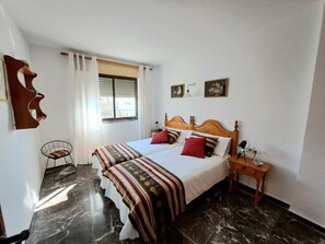 1 bedroom, iron/ironing board, free WiFi, bed sheets - Apartamento Junto al mar en Almuñécar, Recien Renovado y Equipado Para 4 pax (Almuñecar)