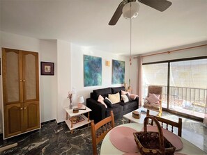 Smart TV - Apartamento Junto al mar en Almuñécar, Recien Renovado y Equipado Para 4 pax (Almuñecar)