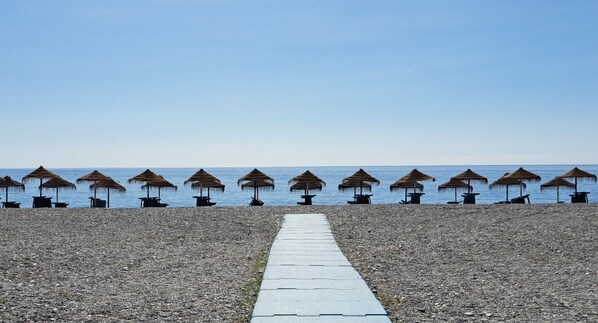 Beach - Apartamento Junto al mar en Almuñécar, Recien Renovado y Equipado Para 4 pax (Almuñecar)