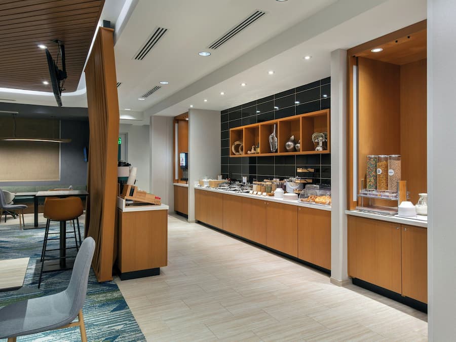 Free daily continental breakfast