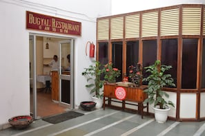 Vista frontal de la propiedad