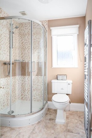 Hårtørrer, Sæbe, Toiletpapir