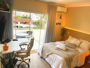 1 slaapkamer, een strijkplank/strijkijzer, wifi