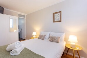 1 bedroom, iron/ironing board, travel cot, WiFi - Freo Harbour Apartment - Central Fremantle (Fremantle)