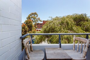 Outdoor dining - Freo Harbour Apartment - Central Fremantle (Fremantle)