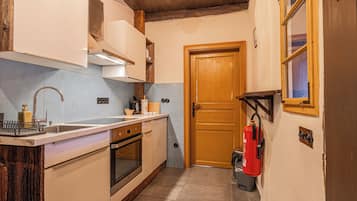 ํจ๋ฐ๋ฆฌ ์ฌ๋ , ์นจ์ค 2๊ฐ (Natural Chalet Indaลกnja Iลพa) | ์ ์ฉ ์ฃผ๋ฐฉ | ๋์ฅ๊ณ , ์ค๋ธ, ์ฟกํ, ์ ๊ธฐ ์ฃผ์ ์