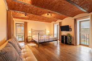 Family Chalet, 2 Bedrooms (Natural Chalet Velbana Iža)