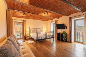 2 kamar tidur, Wi-Fi gratis, dan seprai linen