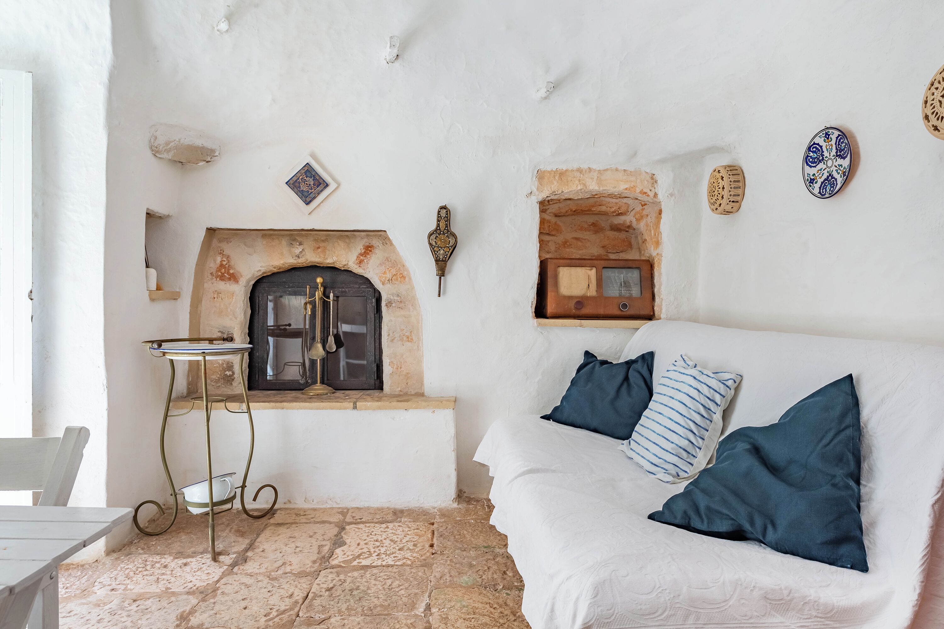 Family Villa, Multiple Bedrooms, 2 Bathrooms (Trullo Nicolo With Pool Martina) | Living area | Fireplace