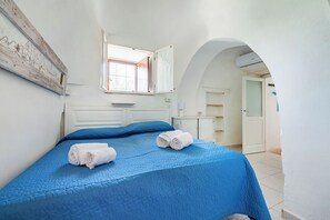 Family Villa, Multiple Bedrooms, 2 Bathrooms (Trullo Nicolo With Pool Martina)