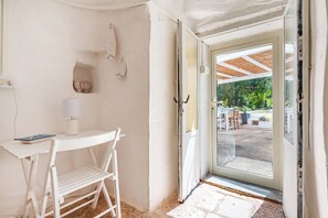 Family Villa, Multiple Bedrooms, 2 Bathrooms (Trullo Nicolo With Pool Martina) | Interior