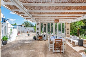 Outdoor dining - Trullo Nicolo With Pool Martina Franca (Martina Franca)