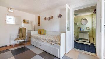 4 bedrooms, WiFi, bed sheets