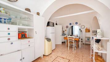 Family Villa, Multiple Bedrooms, 2 Bathrooms (Trullo Nicolo With Pool Martina) | Interior