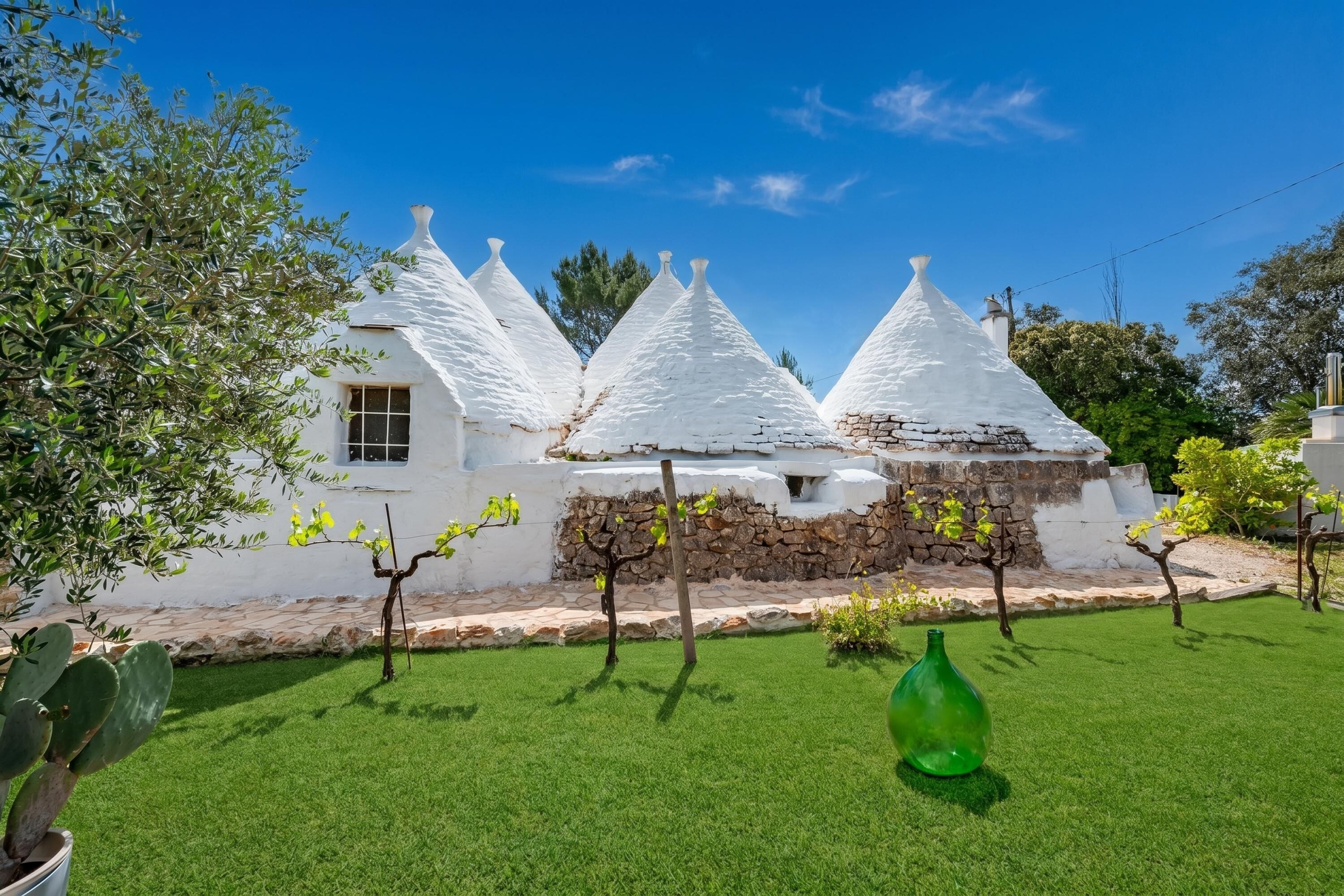 Family Villa, Multiple Bedrooms, 2 Bathrooms (Trullo Nicolò With Pool Martina) | Property grounds