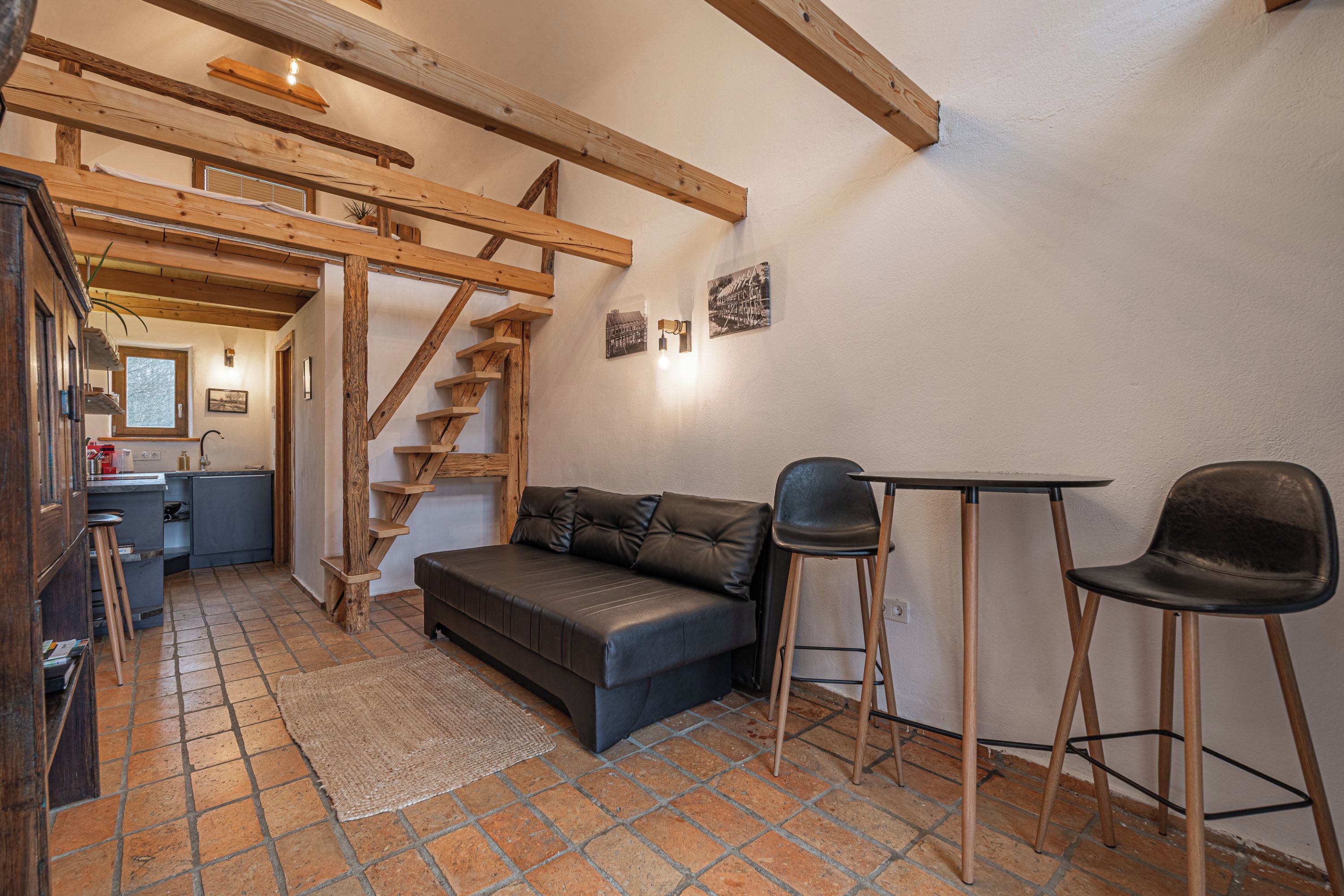 Televisi layar datar 21-inci dengan saluran TV kabel