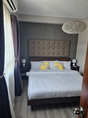2 bedrooms, iron/ironing board, WiFi, bed sheets - 2-Bedroom Boutique City Condo - City Center - High Speed Wi-Fi Newly Renovated! (Cebu City)