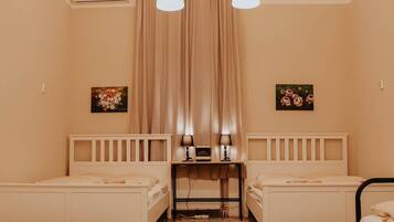 Economy Triple Room, Non Smoking | 5 bedrooms, hypo-allergenic bedding, free WiFi