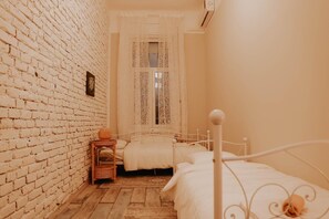 Apartamento econômico, 5 quartos | Roupas de cama antialérgicas, Wi-Fi de cortesia