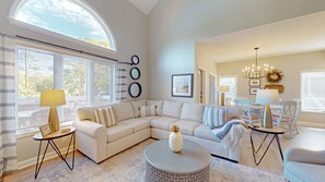 Smart TV - Large Three Bedroom Townhome Close to the Beach! (Hilton Head)