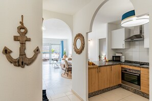 Réfrigérateur, micro-ondes, four, lave-vaisselle