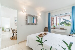 2 chambres, fer et planche à repasser, accès au Wi-Fi (inclus)