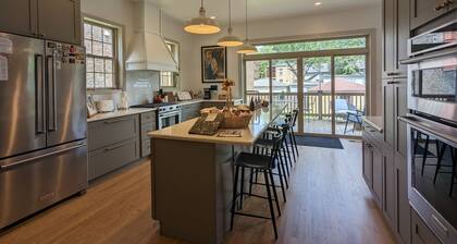 Spacious home w Chef’s Kitchen, Natural Light, Open Floor Plan, Ideal for Groups