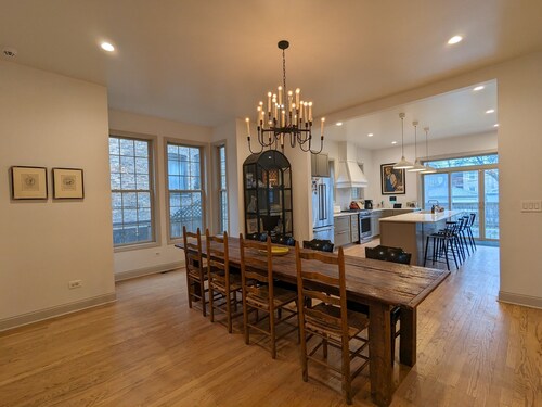 Spacious home w Chef’s Kitchen, Natural Light, Open Floor Plan, Ideal for Groups