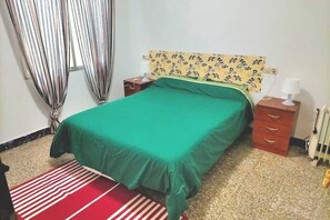 2 عدّة غرف نوم وواي فاي مجانًا وملاءات أسرّة