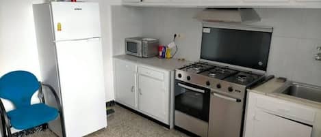 Fridge, microwave, oven, coffee/tea maker