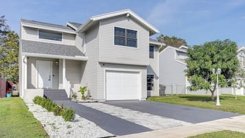 Rumah (4 Bedrooms) | Bagian depan properti