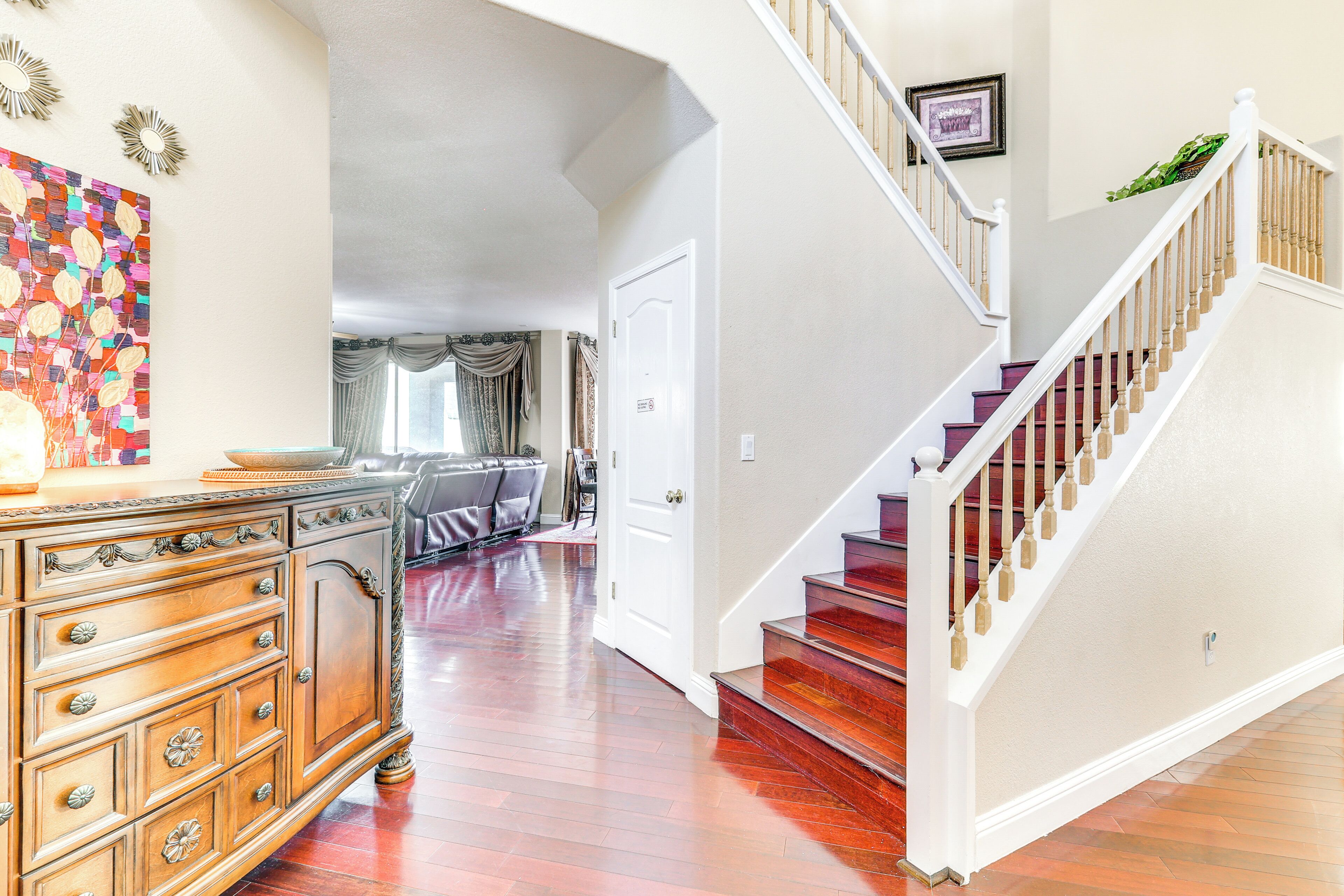 House (5 Bedrooms) | Interior