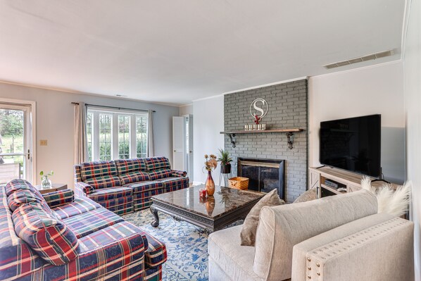 Fireplace, books - Pet-friendly Louisville Escape ~ 15 Mi to Downtown (Louisville)