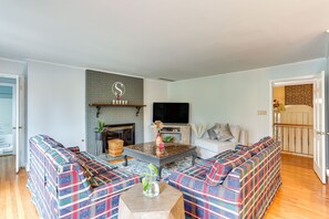 Fireplace, books - Pet-friendly Louisville Escape ~ 15 Mi to Downtown (Louisville)