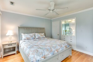 2 bedrooms, laptop workspace, iron/ironing board, bed sheets - Pet-friendly Louisville Escape ~ 15 Mi to Downtown (Louisville)