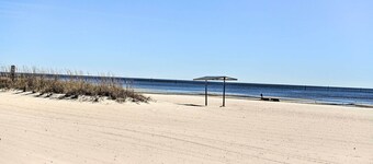 Biloxi Condo w/ Pool Access - Steps to Beach!
