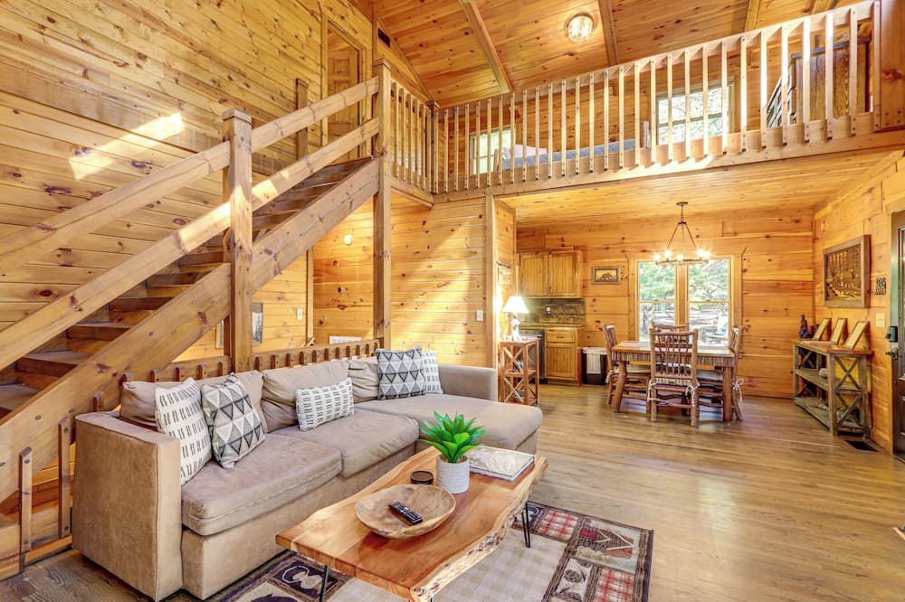 Blue Ridge Cabin w/ Hot Tub, Fire Pit, & Game Room - Cherry Log