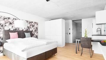 1 bedroom, desk, free WiFi, bed sheets