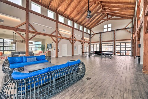 Coastal Beaufort Abode - Pool Access, Near Beaches