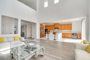 ํ์ฐ์ค (4 Bedrooms) | ๋ด๋ถ