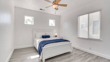 ํ์ฐ์ค (4 Bedrooms) | ๋ด๋ถ