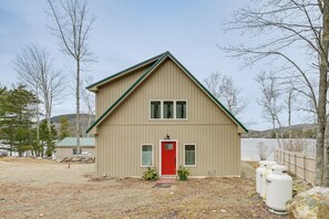 House (2 Bedrooms) | Interior - Lakefront Bucksport Home w/ Fire Pit + Gas Grill! (Bucksport)