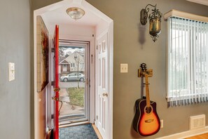 Interior - Charming Bergenfield Retreat: 16 Mi to Manhattan! (Bergenfield)