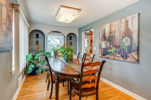 Charming Bergenfield Retreat: 16 Mi to Manhattan!