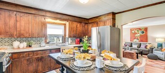 'the Farmhouse' in Fort Lawn w/ Fire Pit & Deck!