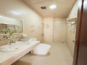 Ducha, toallas, papel higiénico